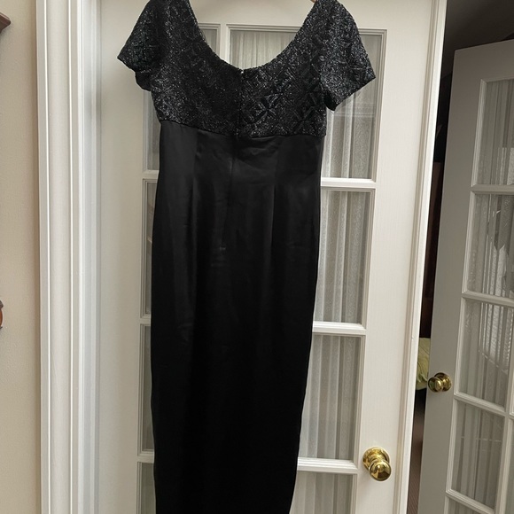 Carmen Marc Valvo Dresses Floor Length Mother Of The Bride Black